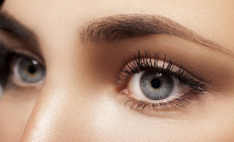 Créer un effet naturel avec un maquillage de soirée léger